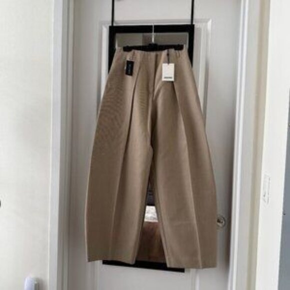 JACQUEMUS Beige 'Le pantalon Ovalo' Trousers - Picture 1 of 11